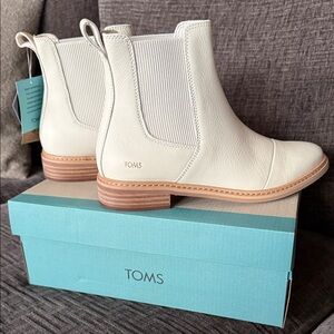 TOMS Women's Off-White Ankle Boots